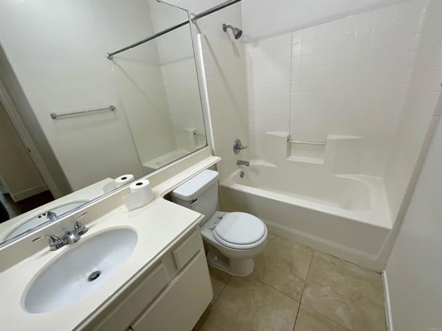 7860 Paseo Tulipero, Carlsbad CA: https://media.crmls.org/mediaz/b9a57679-3f48-48ca-8ebe-af0ff2e0b0f9.jpg