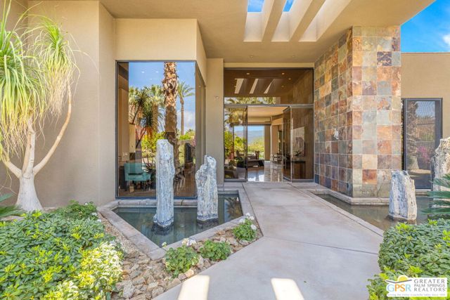 4 Paradise Cove Court, Rancho Mirage CA: https://media.crmls.org/mediaz/b9a5bc1b-80c4-417d-a83c-f00614baea0f.jpg