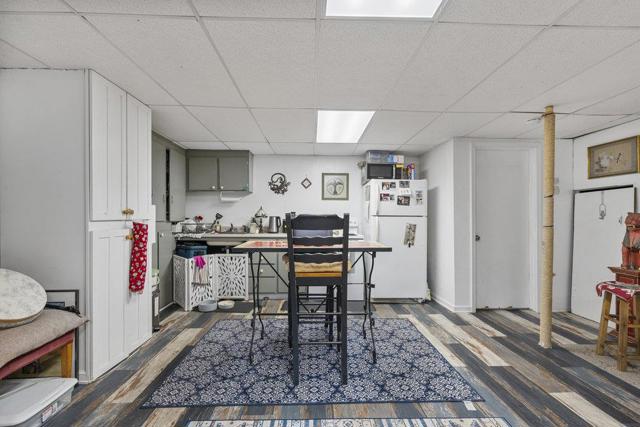 380 Hillside Road, San Juan Bautista CA: https://media.crmls.org/mediaz/b9a5e1cc-338d-45e2-befb-1b83b009488e.jpg