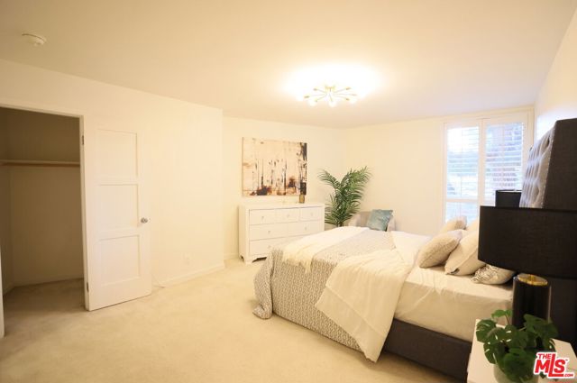 4407 Francis Avenue, Los Angeles CA: https://media.crmls.org/mediaz/b9a633eb-52de-4b61-b773-c8d21ffae9e7.jpg