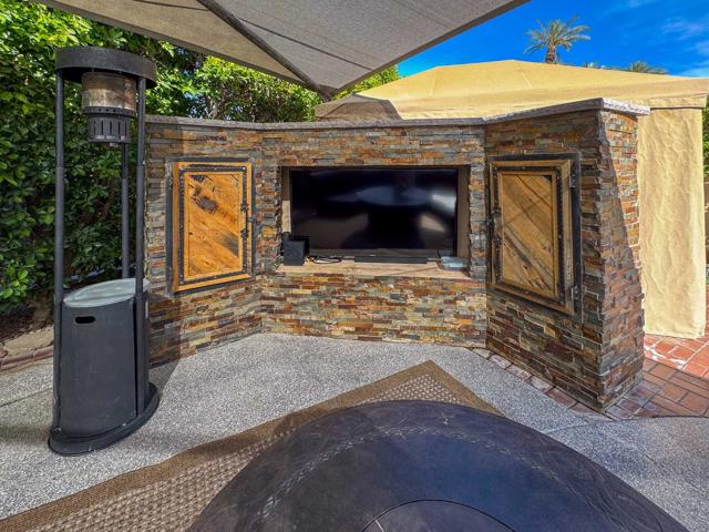 80394 Ave 48, Indio CA: https://media.crmls.org/mediaz/b9a7712d-3973-4d7f-978e-ff1dc15ee002.jpg