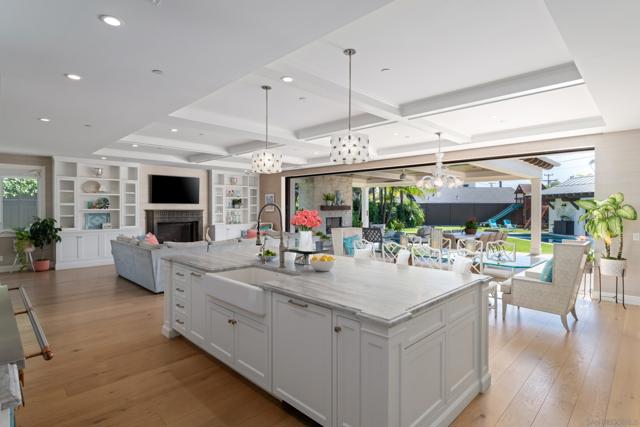 1040 Pine St, Coronado CA: https://media.crmls.org/mediaz/b9a78e8f-3046-4f30-bf56-721f659d8f0d.jpg