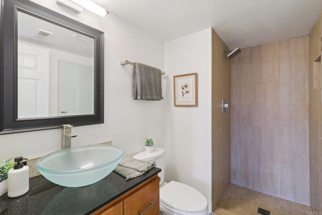 2933 Via Emerado, Carlsbad CA: https://media.crmls.org/mediaz/b9a7e3f1-6bfb-4d7a-bd5e-ca0998b6e5c0.jpg