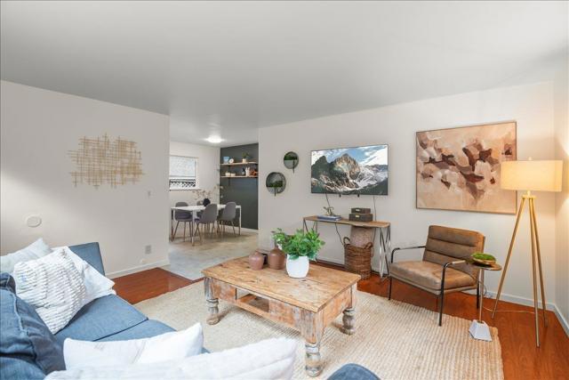 2934 San Juan Boulevard, Belmont CA: https://media.crmls.org/mediaz/b9a801f8-4dfa-447e-906c-1f0878375936.jpg