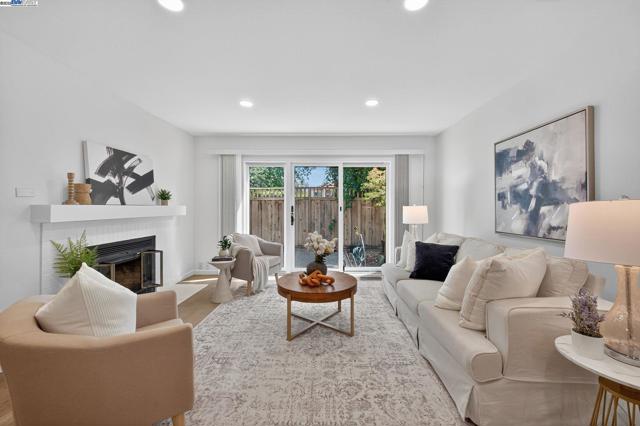 6574 Conestoga Ln, Dublin CA: https://media.crmls.org/mediaz/b9a83f5c-d2c1-4cdb-9cbd-7815fb89404d.jpg