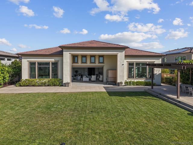 6210 Summit Crest Cir, San Diego CA: https://media.crmls.org/mediaz/b9a86529-8d7c-40b8-9832-00859d485d2e.jpg