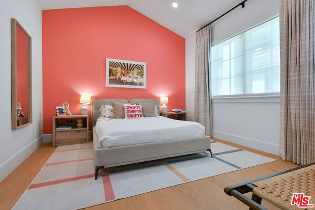 416 21st Place, Santa Monica CA: https://media.crmls.org/mediaz/b9a8b91e-d883-4ab8-a687-c1e44aa75daf.jpg