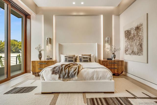 8070 La Jolla Scenic Dr N, La Jolla CA: https://media.crmls.org/mediaz/b9a8c09a-4bab-4ce5-9309-6b1665da71dd.jpg