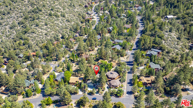 1712 Woodland Drive, Pine Mountain Club CA: https://media.crmls.org/mediaz/b9a8f40c-a952-4510-8287-427a9814e0ac.jpg