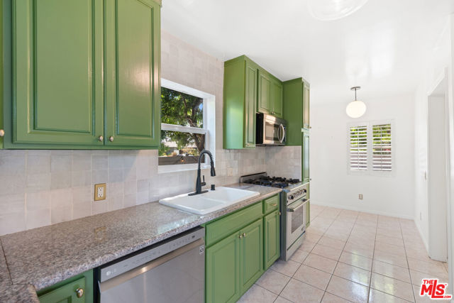 1205 Appleton Way, Venice CA: https://media.crmls.org/mediaz/b9aac62f-bcff-48eb-9fa3-7fd50432e66b.jpg