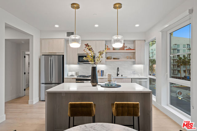 250 E Broadway, Long Beach CA: https://media.crmls.org/mediaz/b9ab0df5-e933-47b3-9952-5b2733c73948.jpg