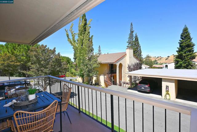 1805 Ptarmigan Dr, Walnut Creek CA: https://media.crmls.org/mediaz/b9ab5b1b-6205-47b2-a6f2-d3e59476d12b.jpg