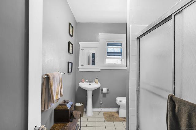 2311 State St, San Diego CA: https://media.crmls.org/mediaz/b9aba5a8-3973-4939-86e6-ff6dc8420e24.jpg