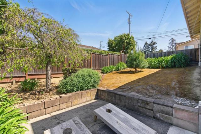 610 De Anza Avenue, San Carlos CA: https://media.crmls.org/mediaz/b9ac4ccb-5322-4c31-82c2-a6b666a14f49.jpg
