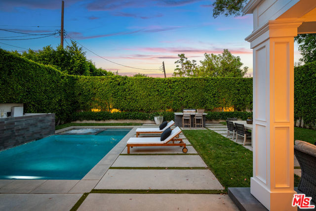 4402 Ledge Avenue, Toluca Lake CA: https://media.crmls.org/mediaz/b9ac5685-ec77-42cf-9a07-aca24ea59fb8.jpg