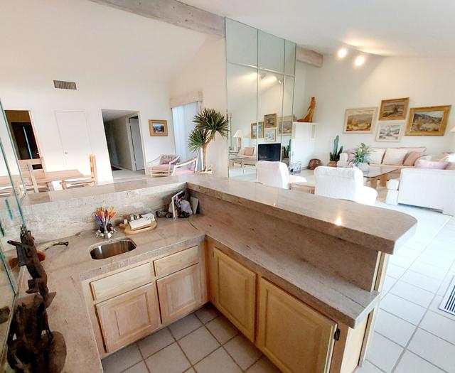 45885 Algonquin Circle, Indian Wells CA: https://media.crmls.org/mediaz/b9ad4915-ed8a-4053-9167-d2bef430d4e6.jpg