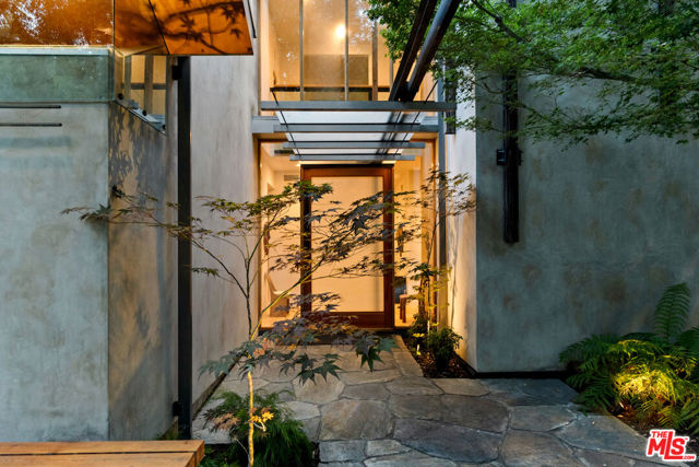 7728 Woodrow Wilson Drive, Los Angeles CA: https://media.crmls.org/mediaz/b9ad9ef1-02d2-4b89-8f8b-573e733a1367.jpg