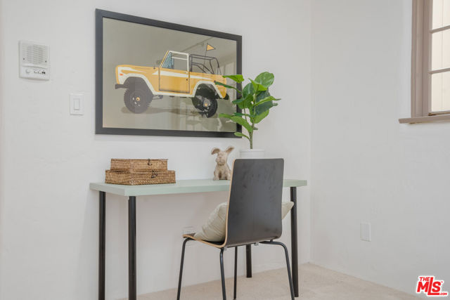 2917 N Poinsettia Avenue, Manhattan Beach CA: https://media.crmls.org/mediaz/b9ada7ff-6ee6-474e-b626-23eb9a74ec55.jpg