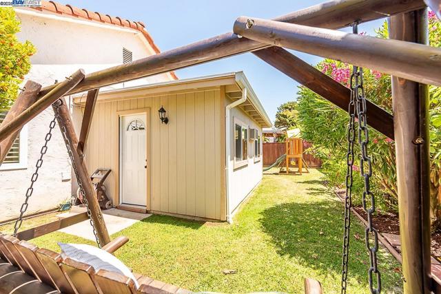 33036 Soquel St, Union City CA: https://media.crmls.org/mediaz/b9ada8b6-949d-4062-8cdd-d0fb2bf6c307.jpg