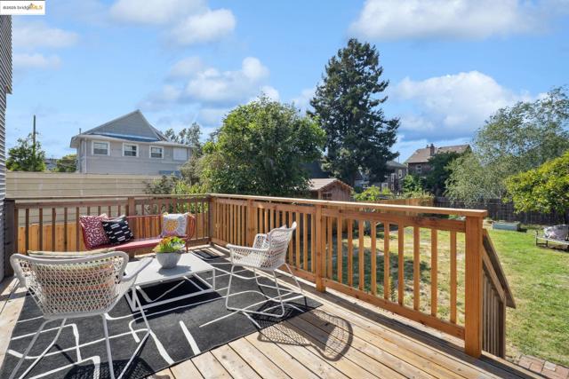 1811 Parker St, Berkeley CA: https://media.crmls.org/mediaz/b9ae205e-f074-4b16-bfb8-5d7bd5ecd9f4.jpg