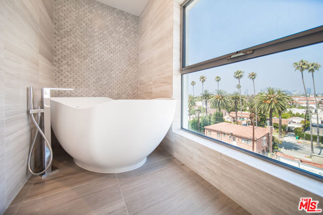 8600 Wilshire Boulevard, Beverly Hills CA: https://media.crmls.org/mediaz/b9ae6b0b-a729-4cf4-80d5-32b341c9621f.jpg