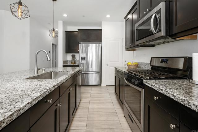 Detail Gallery Image 9 of 48 For 4192 Camino Campana, Oceanside,  CA 92057 - 4 Beds | 3 Baths