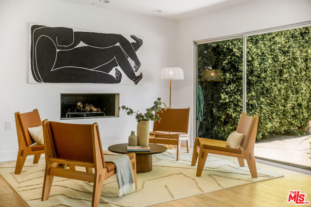 2700 Carmar Drive, Los Angeles CA: https://media.crmls.org/mediaz/b9af0391-1e68-4db9-b36f-e003f874e8bc.jpg
