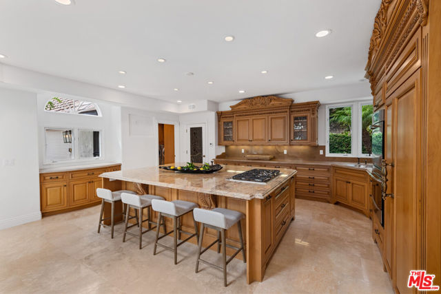 27931 Winding Way, Malibu CA: https://media.crmls.org/mediaz/b9afbc2b-2d4b-48df-af2c-c4352445fbd7.jpg