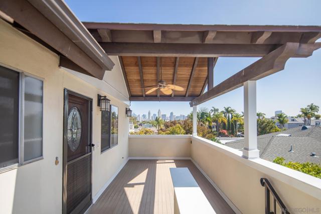 324 D Ave, Coronado CA: https://media.crmls.org/mediaz/b9b01014-851d-4e3c-9367-a564a32e3f3b.jpg