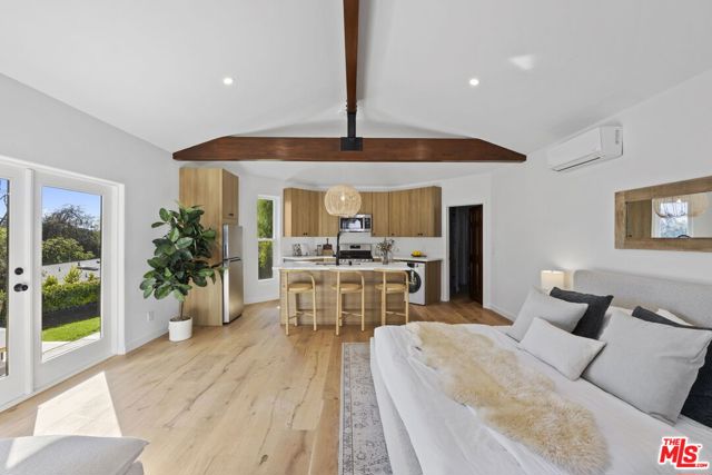 431 Montana Circle, Ojai CA: https://media.crmls.org/mediaz/b9b016d8-7d19-4b02-bed8-e1ef11eedd02.jpg