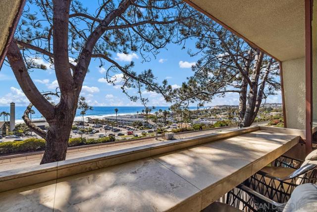 1562 Camino Del Mar, Del Mar CA: https://media.crmls.org/mediaz/b9b0c546-7509-4223-86dd-f1a77cd4ccd0.jpg