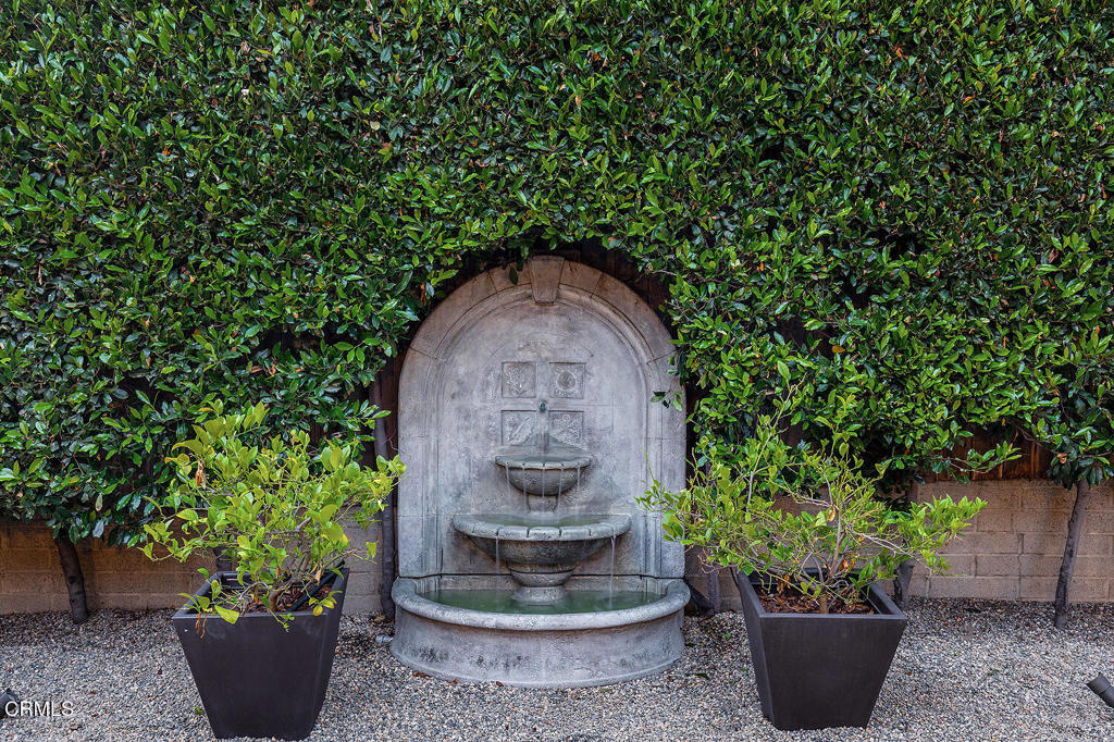 https://media.crmls.org/mediaz/b9b0ee7b-cedc-4b7c-adfd-f1fc1119f4c6.jpg?preset=X-Large