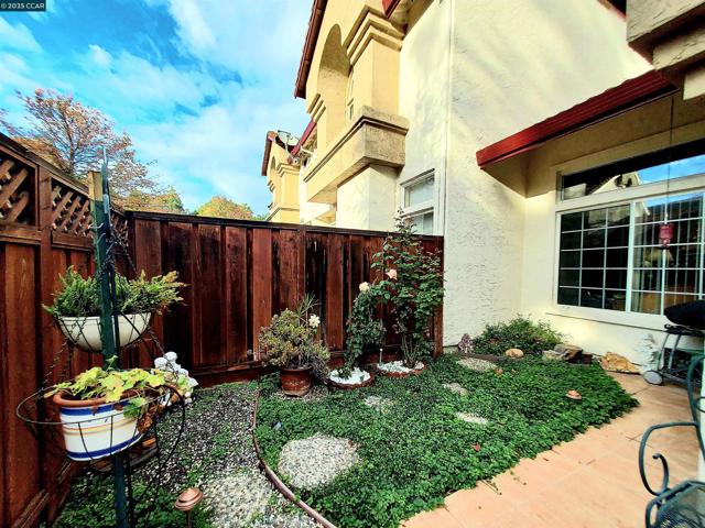 3080 Casadero Ct, Pleasanton CA: https://media.crmls.org/mediaz/b9b13c83-f6be-4200-90b6-686e3e9fb457.jpg