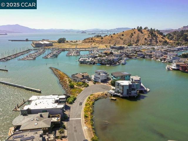 1460 Sandpiper Spit, Richmond CA: https://media.crmls.org/mediaz/b9b1499c-de51-45d7-a455-5b19e6817bb0.jpg