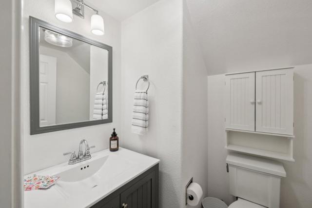 410 Krystallos Lane, Redwood City CA: https://media.crmls.org/mediaz/b9b1c1cf-3d1a-47ce-970c-9050cfe2feea.jpg
