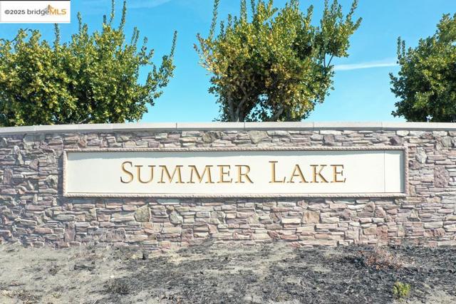 133 Clear Lake Ct, Oakley CA: https://media.crmls.org/mediaz/b9b1fa20-2860-43a0-87db-c90518f8fcd3.jpg