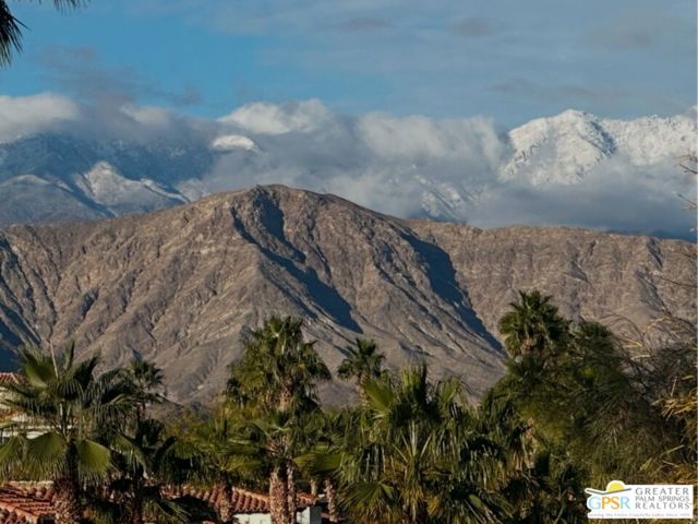 2010 Via San Martino, Palm Desert CA: https://media.crmls.org/mediaz/b9b23249-a50c-4901-a4c5-4b96e67456d4.jpg