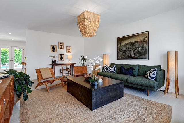 1373 E Madero Circle, Palm Springs CA: https://media.crmls.org/mediaz/b9b236a8-6cac-4d16-9b13-eab382674d73.jpg