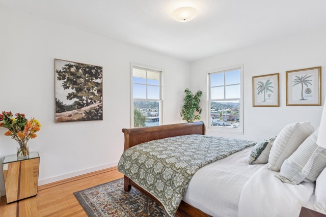 28 Marina Court Dr, San Rafael CA: https://media.crmls.org/mediaz/b9b2b5d4-3aa0-417c-9bbd-bcd900ab47d2.jpg