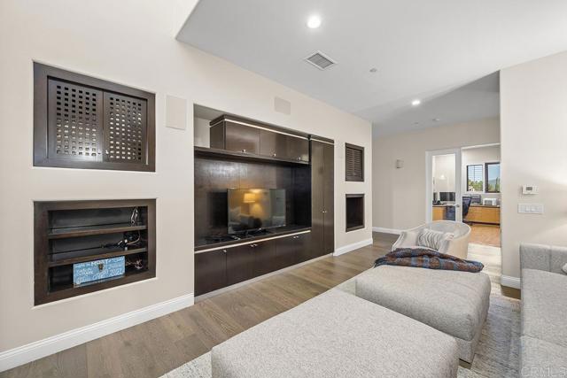 Detail Gallery Image 12 of 75 For 1107 Majestad Ln, Chula Vista,  CA 91910 - 6 Beds | 7/2 Baths