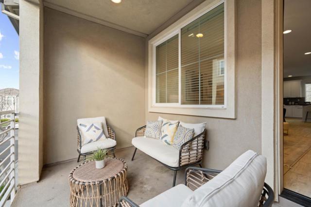 862 White Moonstone Loop, San Jose CA: https://media.crmls.org/mediaz/b9b3f317-c3fe-42f7-9009-bc475f5bbeab.jpg