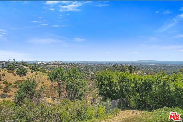 Image 3 for 1314 N Tigertail Rd, Los Angeles, CA 90049