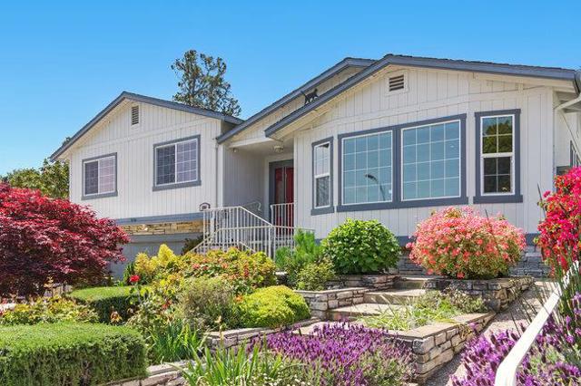 698 Emerald Hill Road, Redwood City CA: https://media.crmls.org/mediaz/b9b4640a-7e66-4225-879f-c62f2cd7c486.jpg