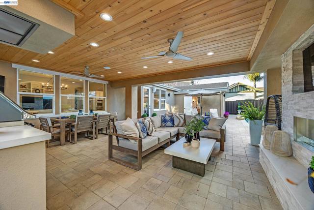 2170 Santa Croce Dr, Livermore CA: https://media.crmls.org/mediaz/b9b466c4-a49d-4d1a-812d-3039a9c50806.jpg