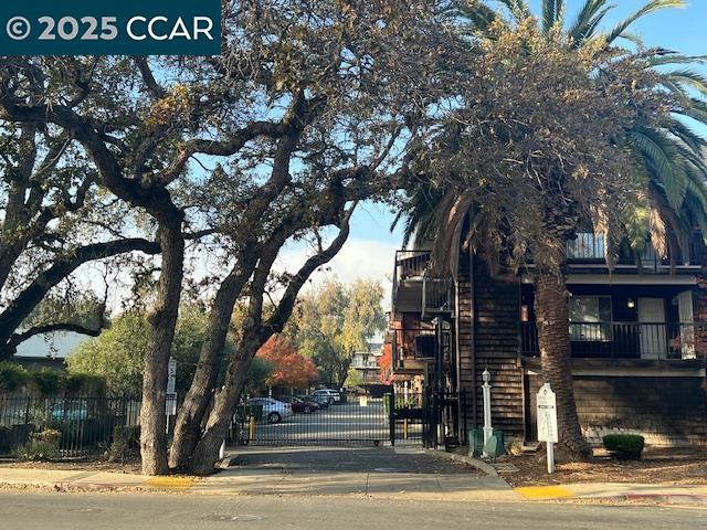 1975 Bonifacio St, Concord CA: https://media.crmls.org/mediaz/b9b48bc1-eb4f-4dd6-aae4-a8d3b4571ae8.jpg