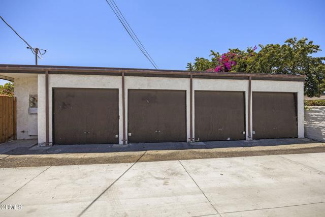 1401 Glenwood Drive, Oxnard CA: https://media.crmls.org/mediaz/b9b4a0db-3c8f-4490-bf83-187e4832eabb.jpg