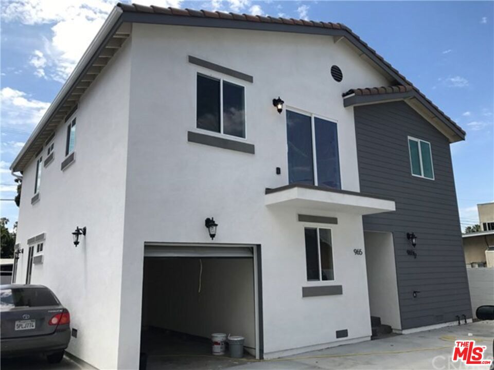 963 N Wilton Place #965 1/2