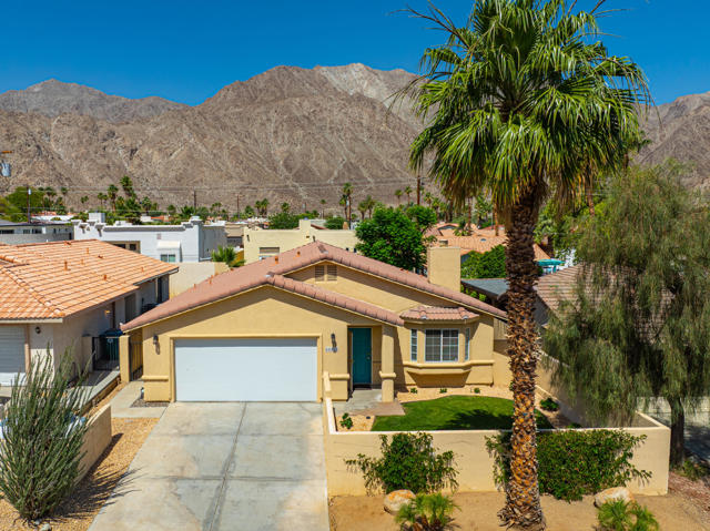 53215 Avenida Alvarado, La Quinta CA: https://media.crmls.org/mediaz/b9b55d78-55d6-4fd9-b346-8c0da1dd547c.jpg