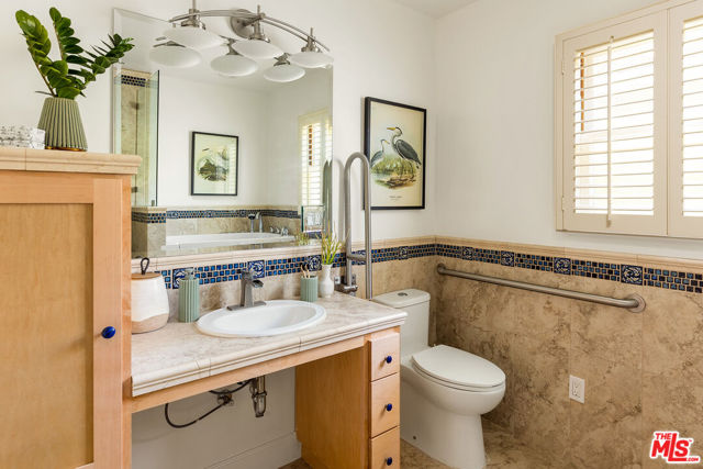 6020 S Corning Avenue, Los Angeles CA: https://media.crmls.org/mediaz/b9b656b8-5e40-4ced-9b77-665c27ec5d75.jpg