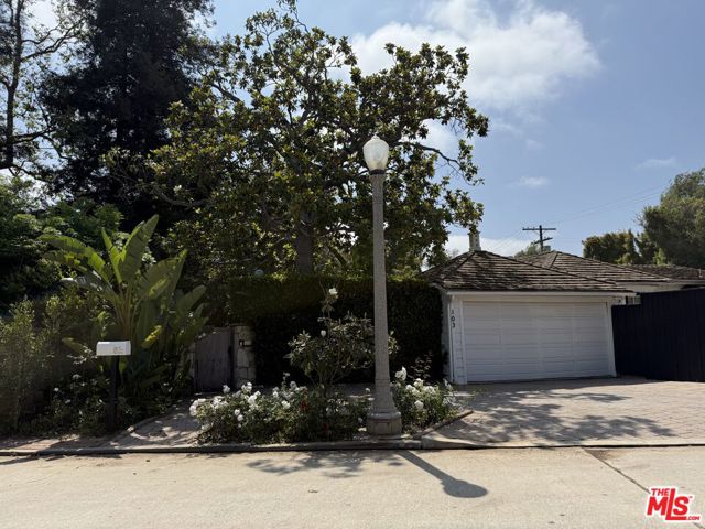 103 N Anita Avenue, Los Angeles CA: https://media.crmls.org/mediaz/b9b6a1e6-0013-4fe8-aa27-bc73c884ff56.jpg